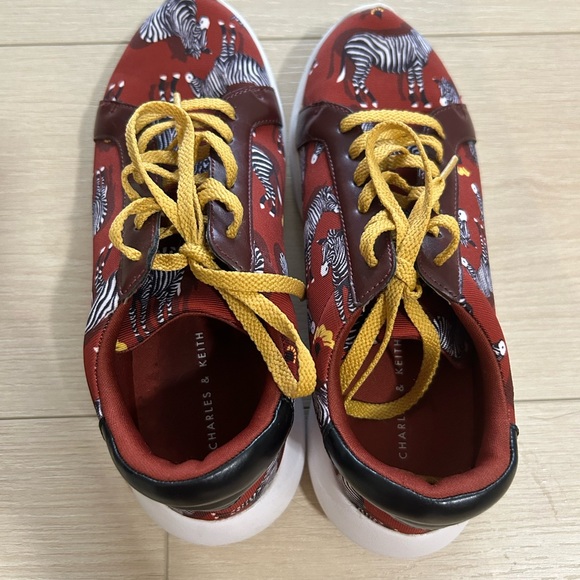 Red Zebras print fabric sneakers Charles & Keith Size 35 (5.5) - Picture 3 of 3